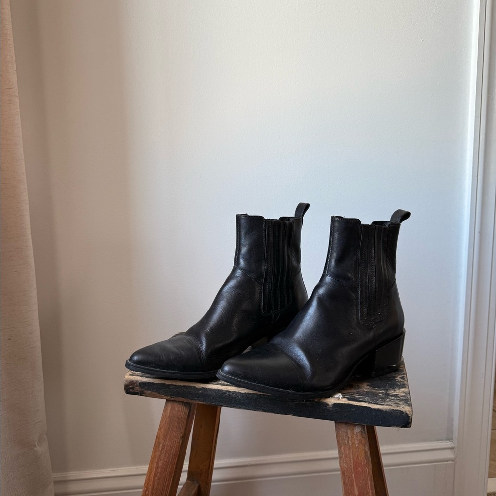 Vagabond Chelsea Black Leather Ankle Boots